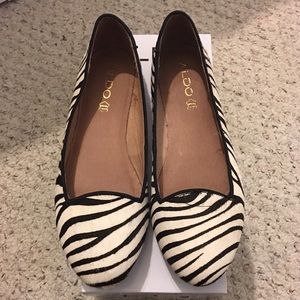 Aldo "Ostlie" flats, Size 9.